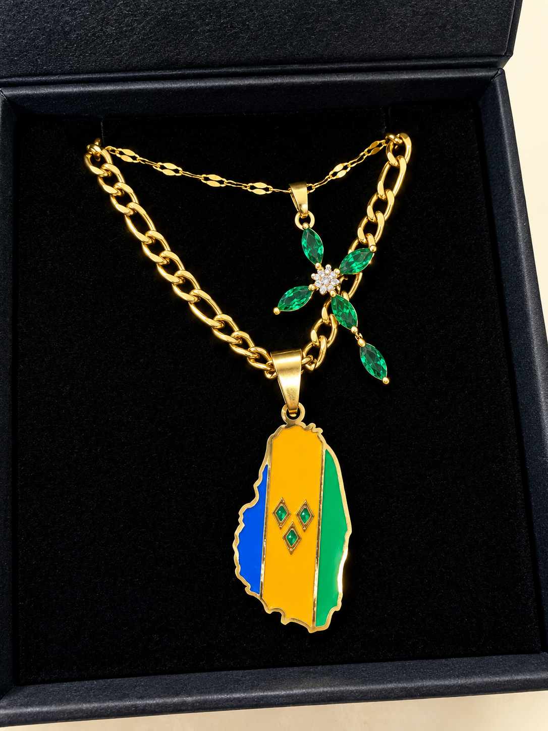 St Vincent and Grenadines Necklace Set